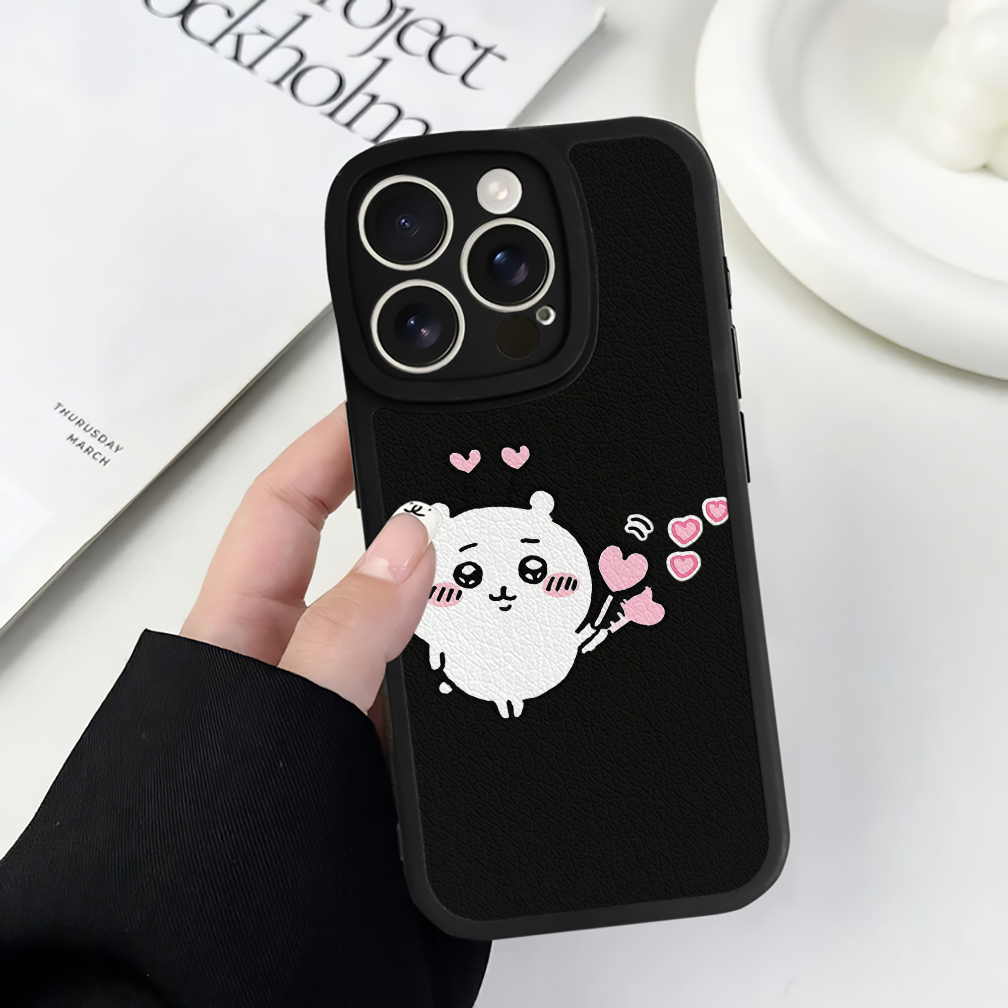（画像用） ちいかわ ちいかわ Chii-kawa chiikawa 【iPhone 16シリーズ対応】シリコンスマホケース（レザー調） 材質：シリコン